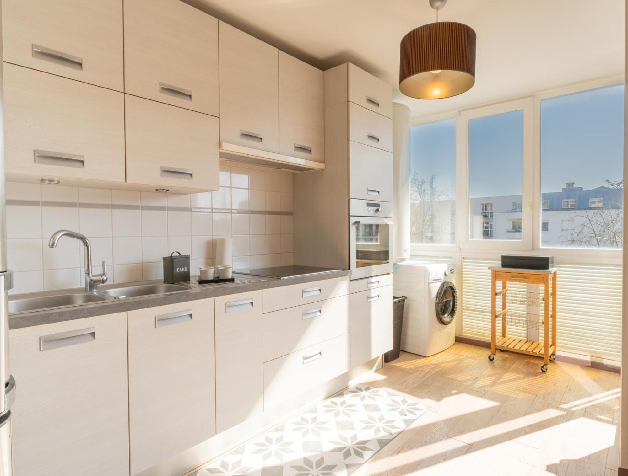 Emplacement Ideal, Garage Prive, Lumineux Appartement *